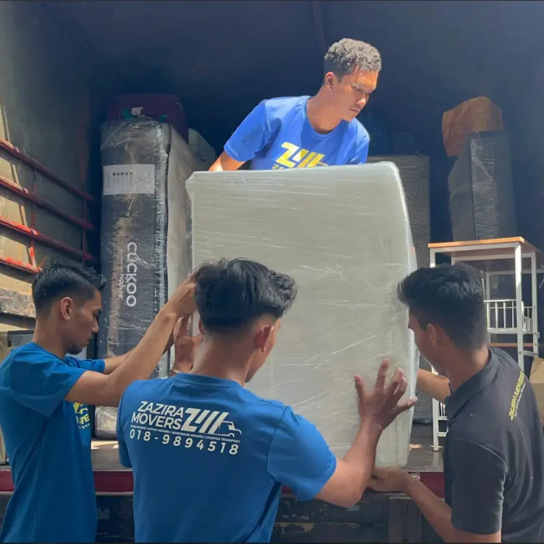 Servis wrapping dan perlindungan barang oleh movers profesional