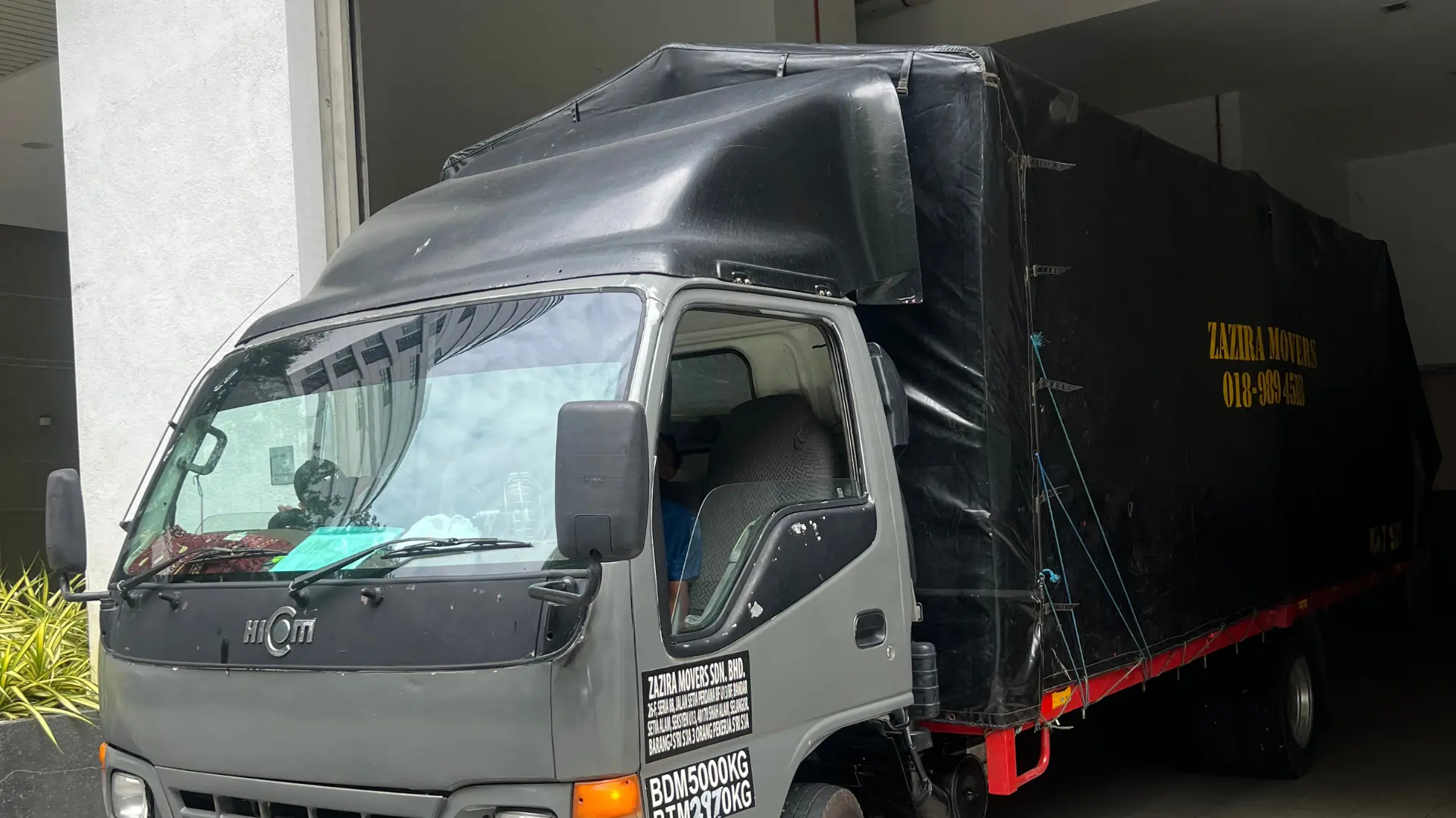 10-tonne lorry supporting warehouse and commercial relocation in Malaysia