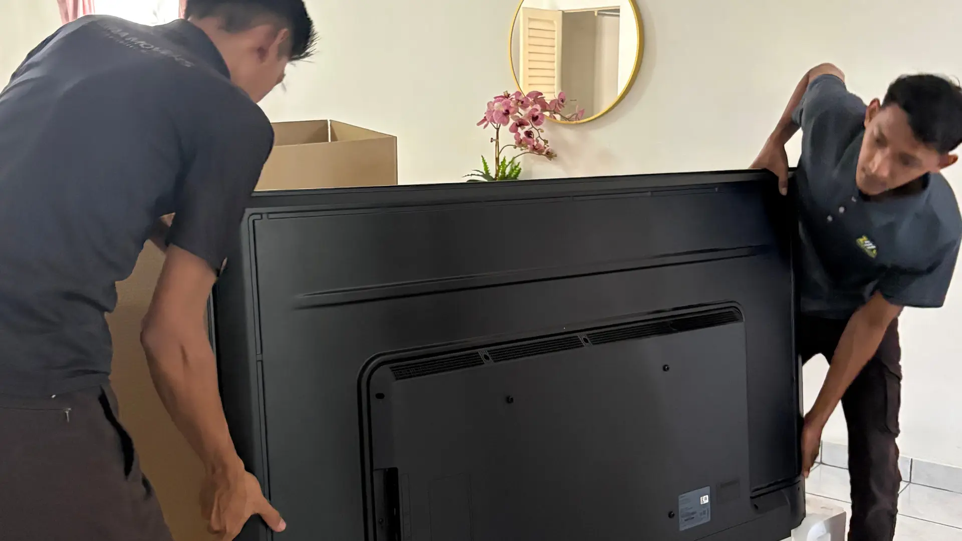Packing & Wrapping 4 manpower zazira movers team do assemble and diassemble television professionally